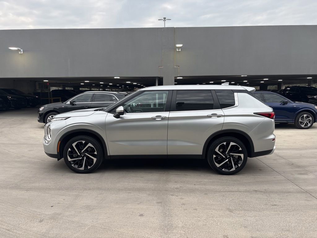 Used 2024 Mitsubishi Outlander SE image 9