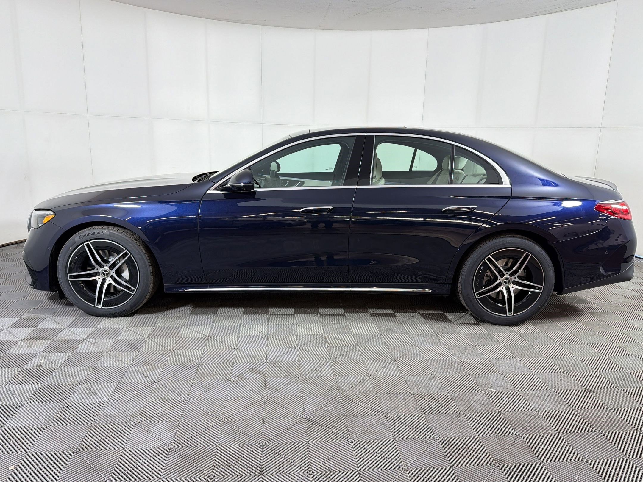 New 2026 Mercedes-Benz E 350 4MATIC Sedan video 2