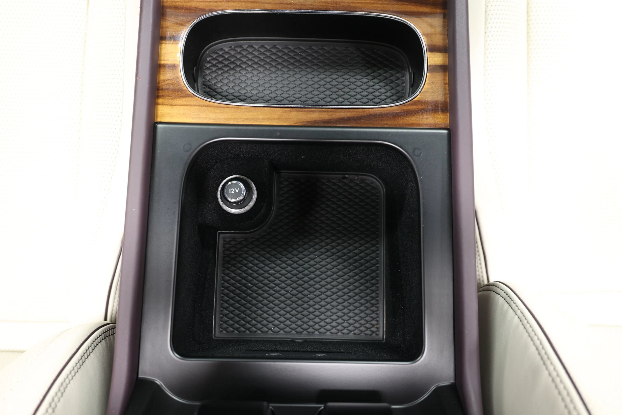 Used 2023 Bentley Bentayga Extended Wheelbase AWD/4WD image 54