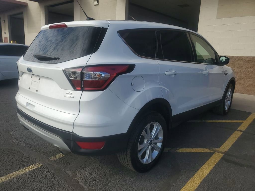 Used 2017 Ford Escape SE image 4