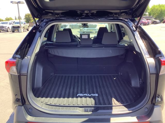 Used 2022 Toyota RAV4 XLE AWD/4WD image 29