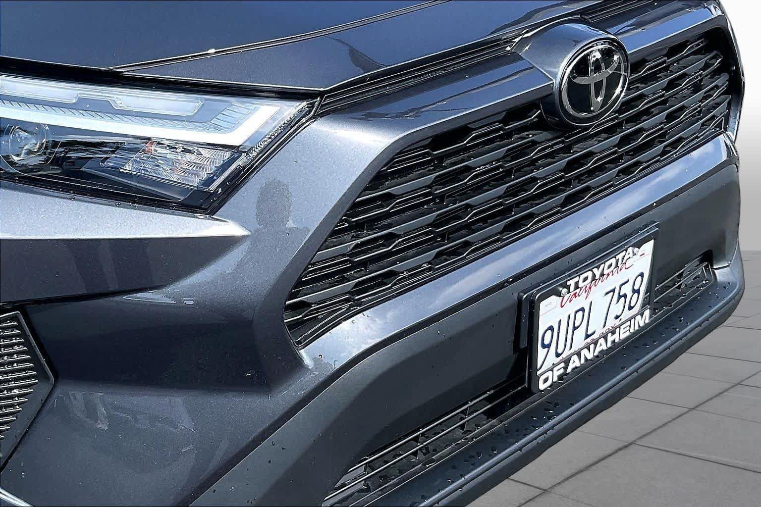 Used 2025 Toyota RAV4 LE FWD image 28