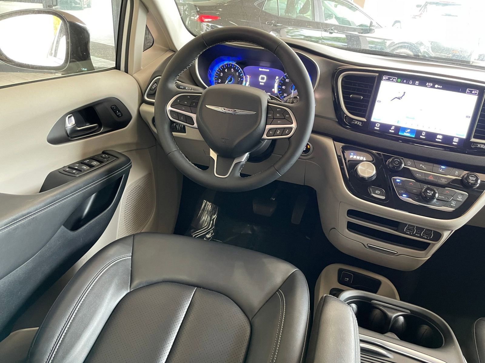 Used 2024 Chrysler Pacifica Touring-L image 37