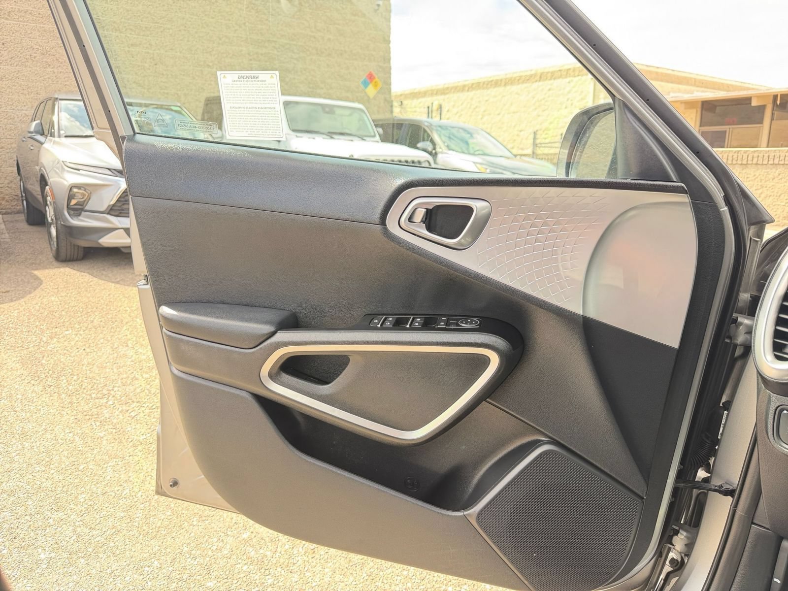Used 2025 Kia Soul LX w/ LX Technology Package FWD image 18