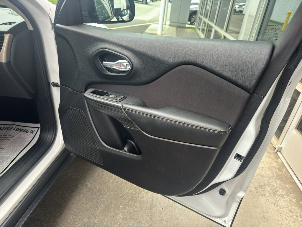 Used 2016 Jeep Cherokee Sport AWD/4WD image 25
