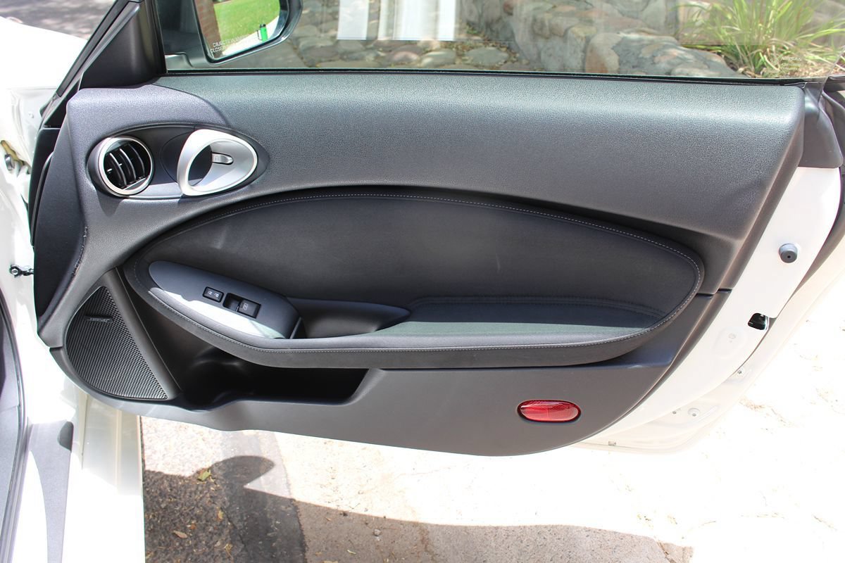 Used 2019 Nissan 370Z Touring Sport RWD image 13
