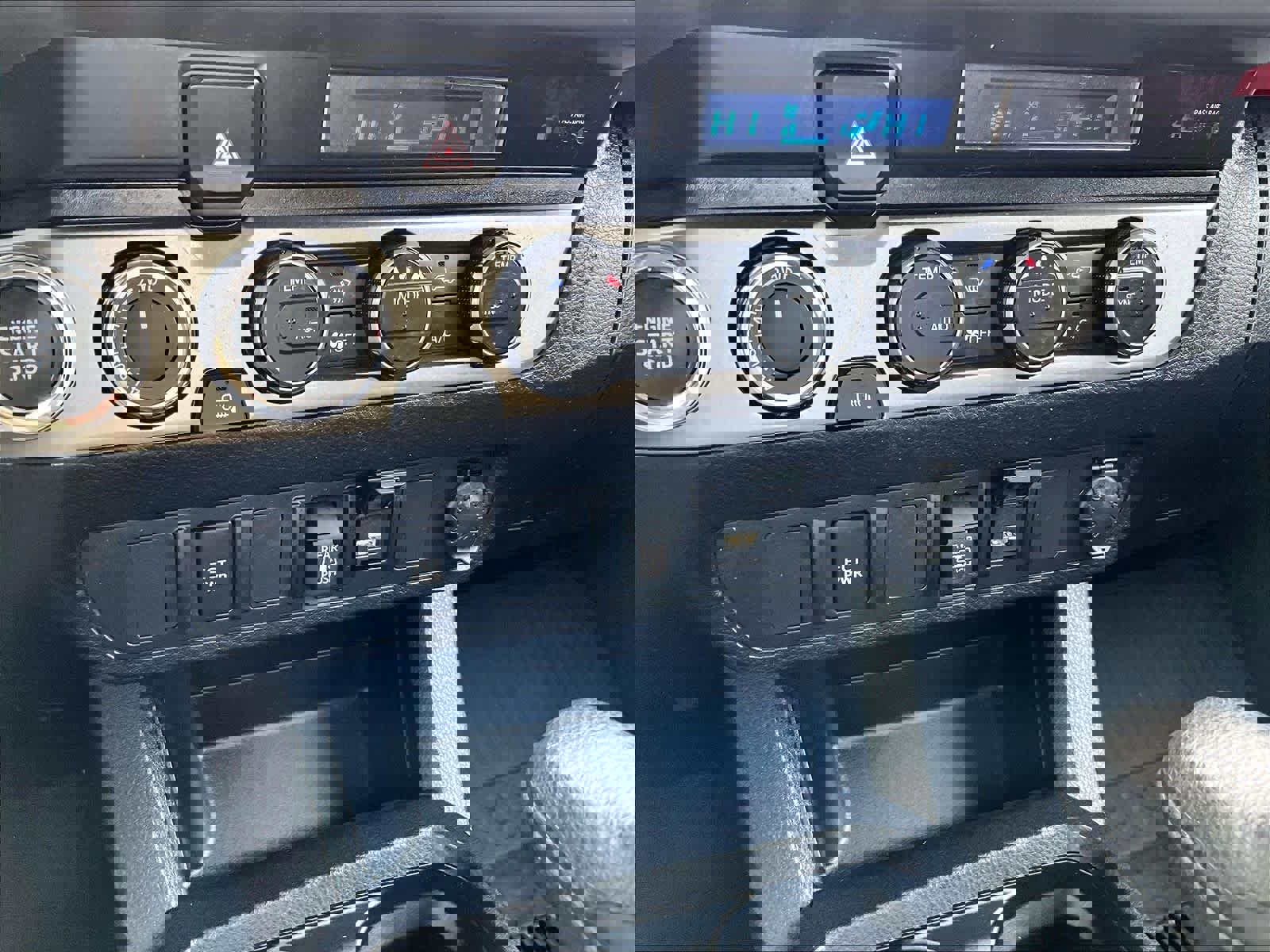 Used 2023 Toyota Tacoma SR5 AWD/4WD image 26