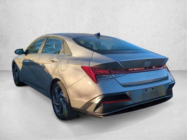 Used 2025 Hyundai Elantra Limited image 7