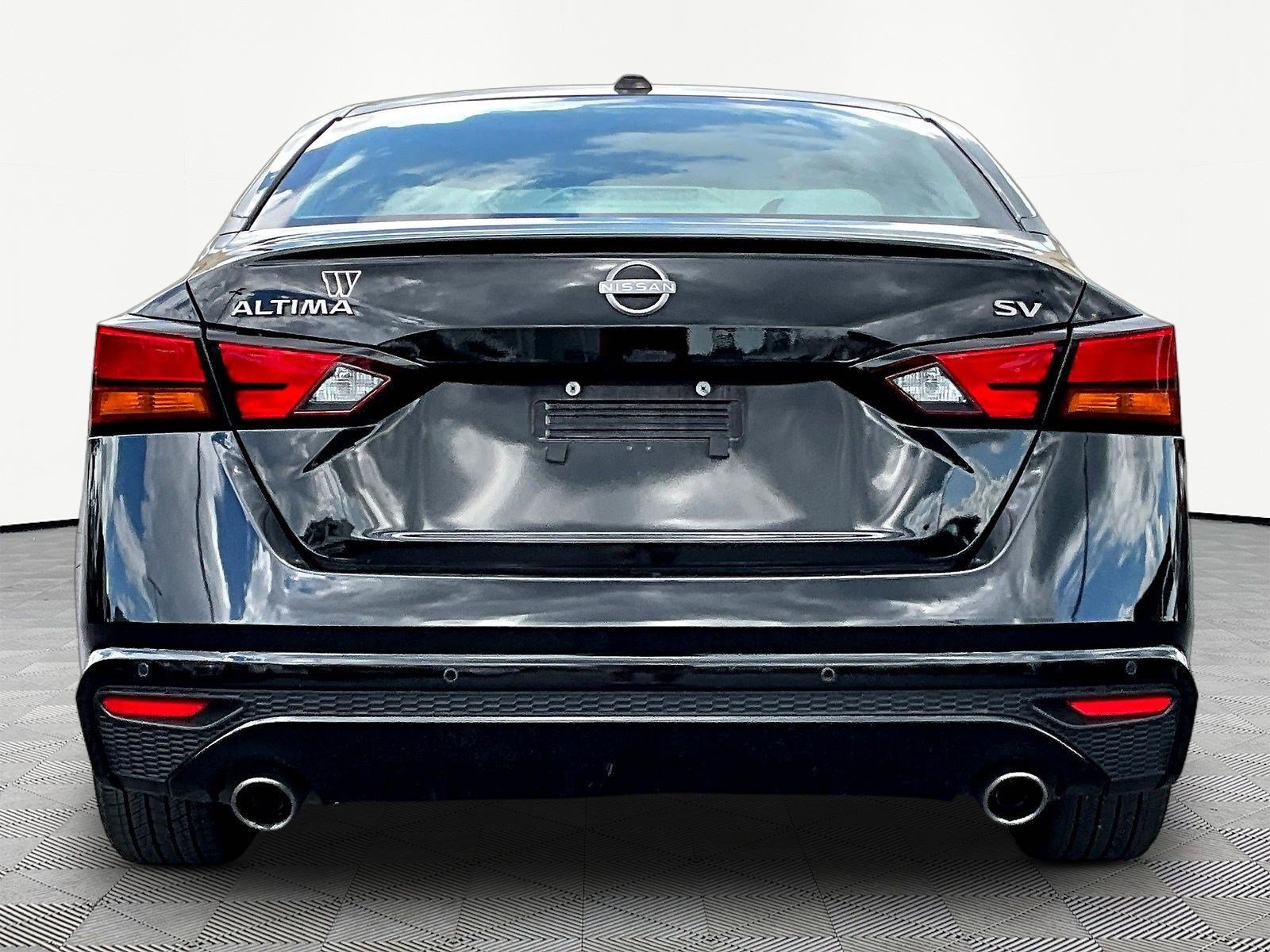 Used 2023 Nissan Altima 2.5 SV w/ SV Premium Package FWD image 5