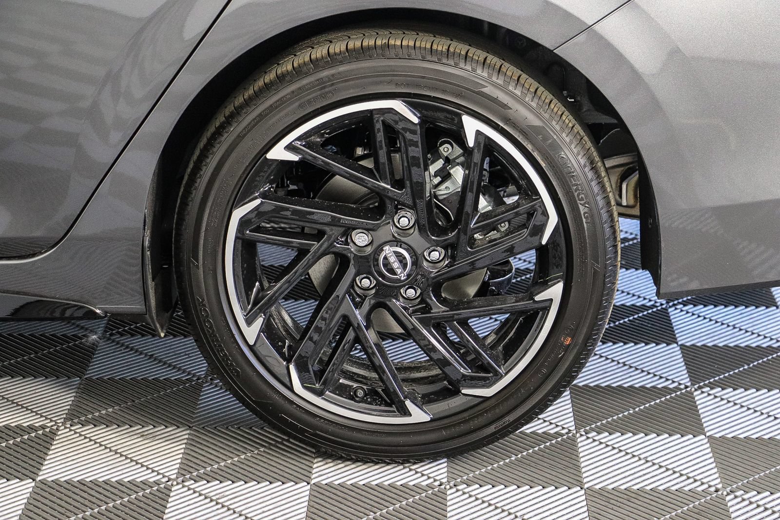 New 2027 Nissan Sentra SR w/ Floor Mat Package FWD image 12