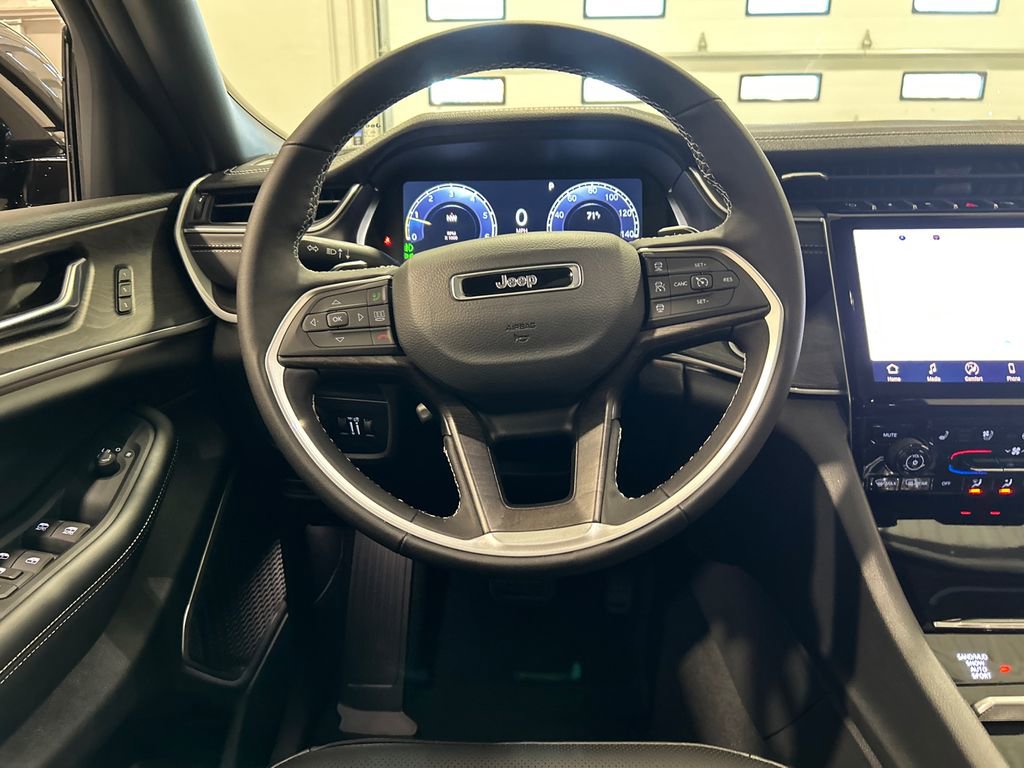 New 2025 Jeep Grand Cherokee Limited w/ Luxury Tech Group II image 28