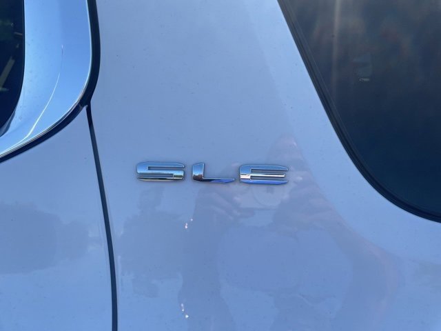 Used 2023 GMC Acadia SLE w/ Driver Convenience Package image 9