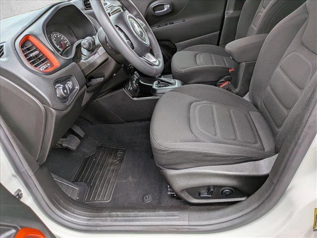 Used 2020 Jeep Renegade Latitude AWD/4WD image 14