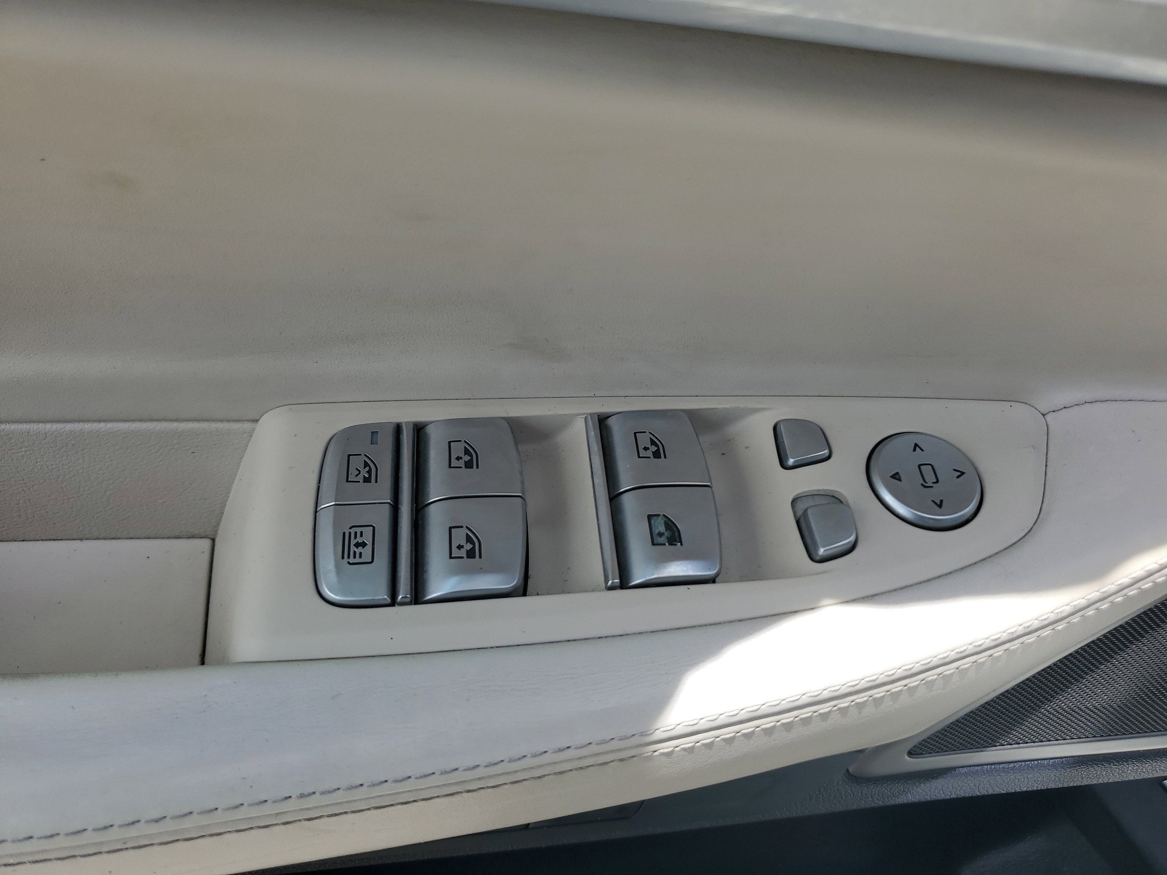 Used 2022 BMW 740i w/ Premium Package RWD image 26