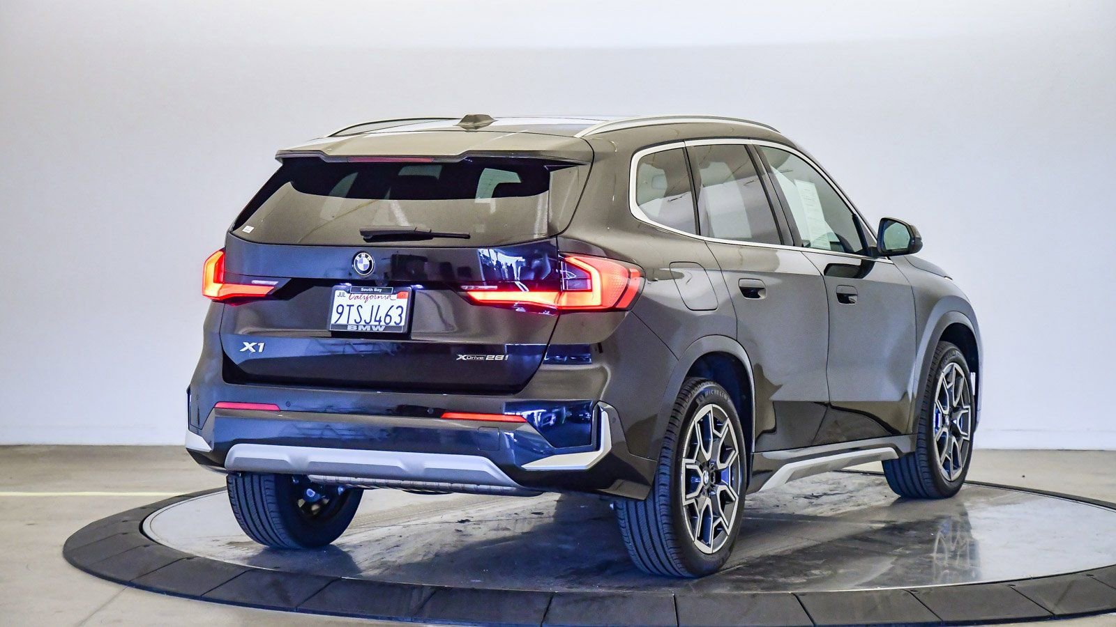 Used 2025 BMW X1 xDrive28i w/ Convenience Package AWD/4WD image 4