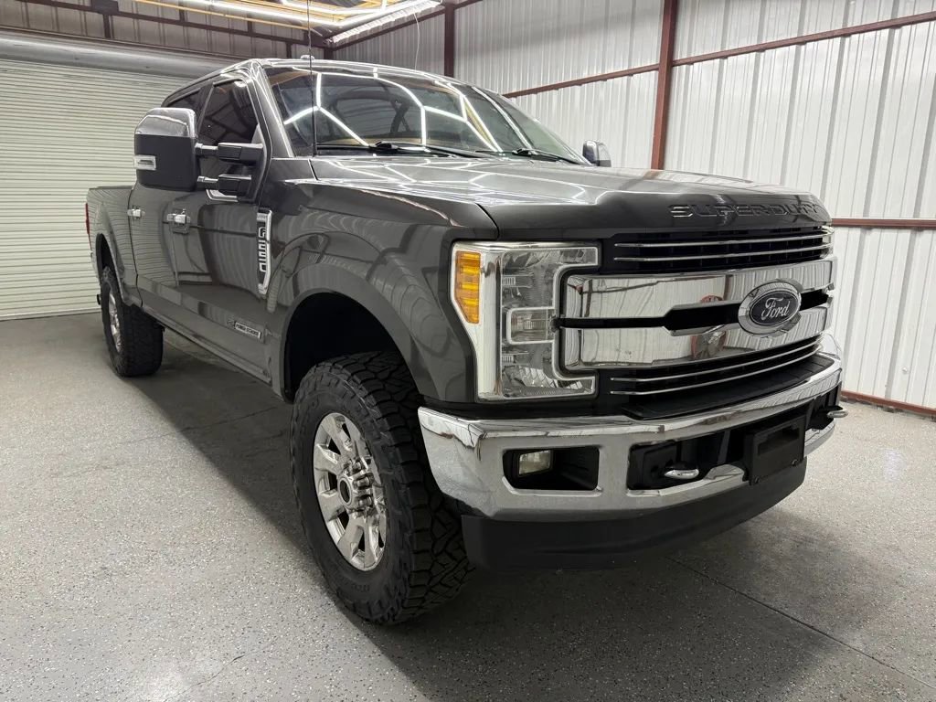 Used 2017 Ford F250 Lariat w/ Chrome Package image 1