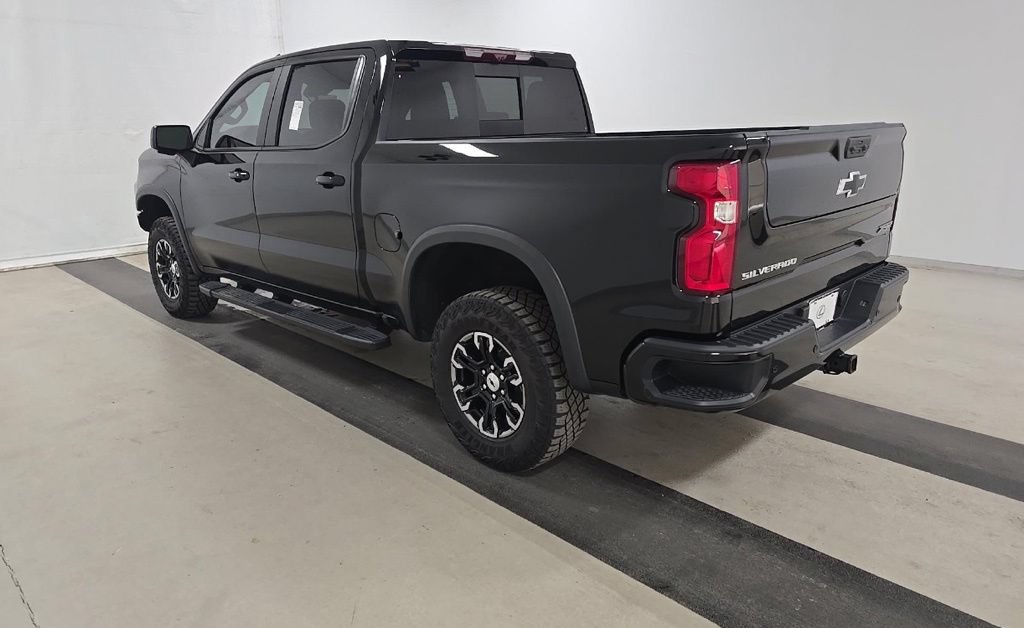 Used 2024 Chevrolet Silverado 1500 ZR2 w/ Technology Package AWD/4WD image 4