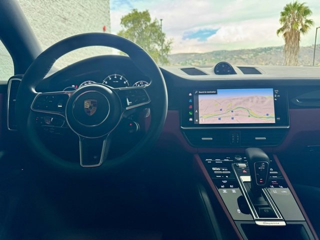 Used 2022 Porsche Cayenne Platinum Edition image 13