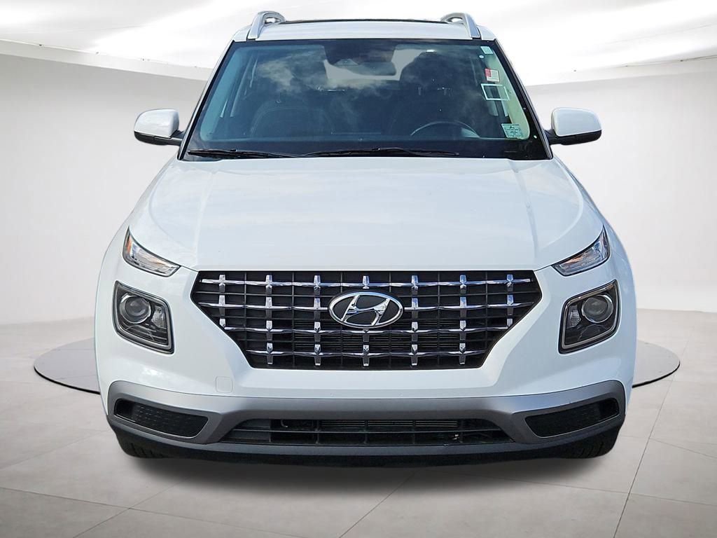 Used 2025 Hyundai Venue SEL image 2