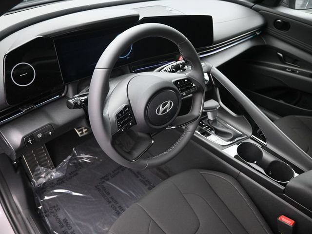 Used 2025 Hyundai Elantra SEL FWD image 16