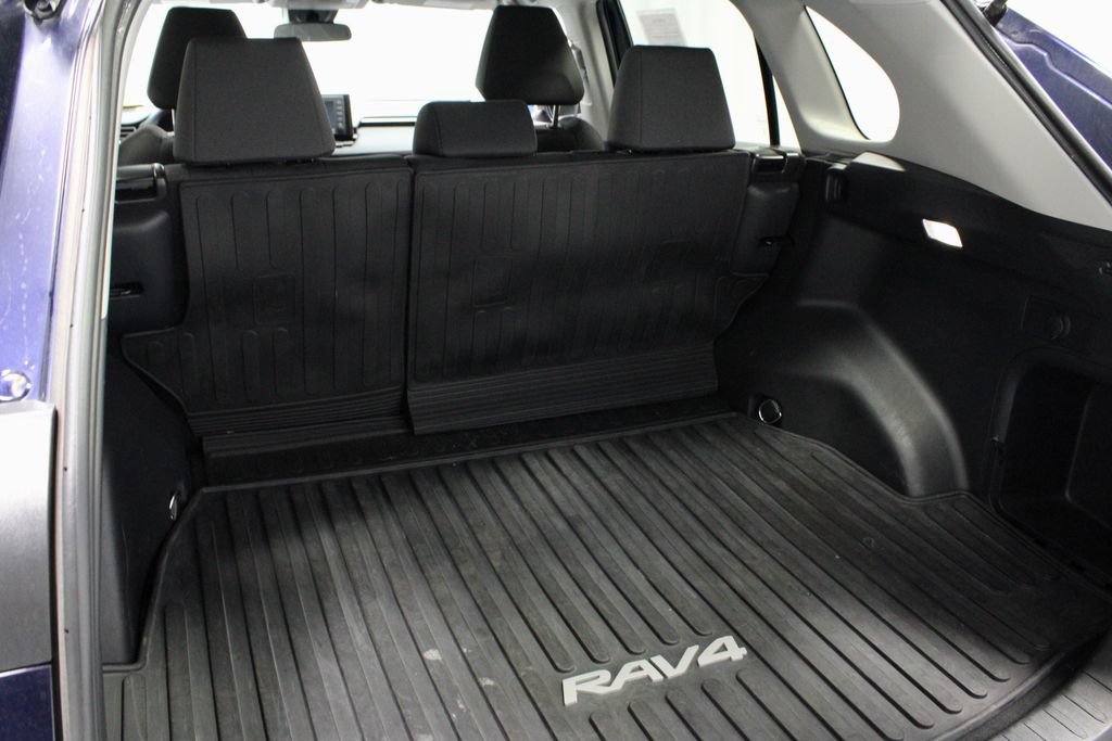 Used 2022 Toyota RAV4 XLE AWD/4WD image 14