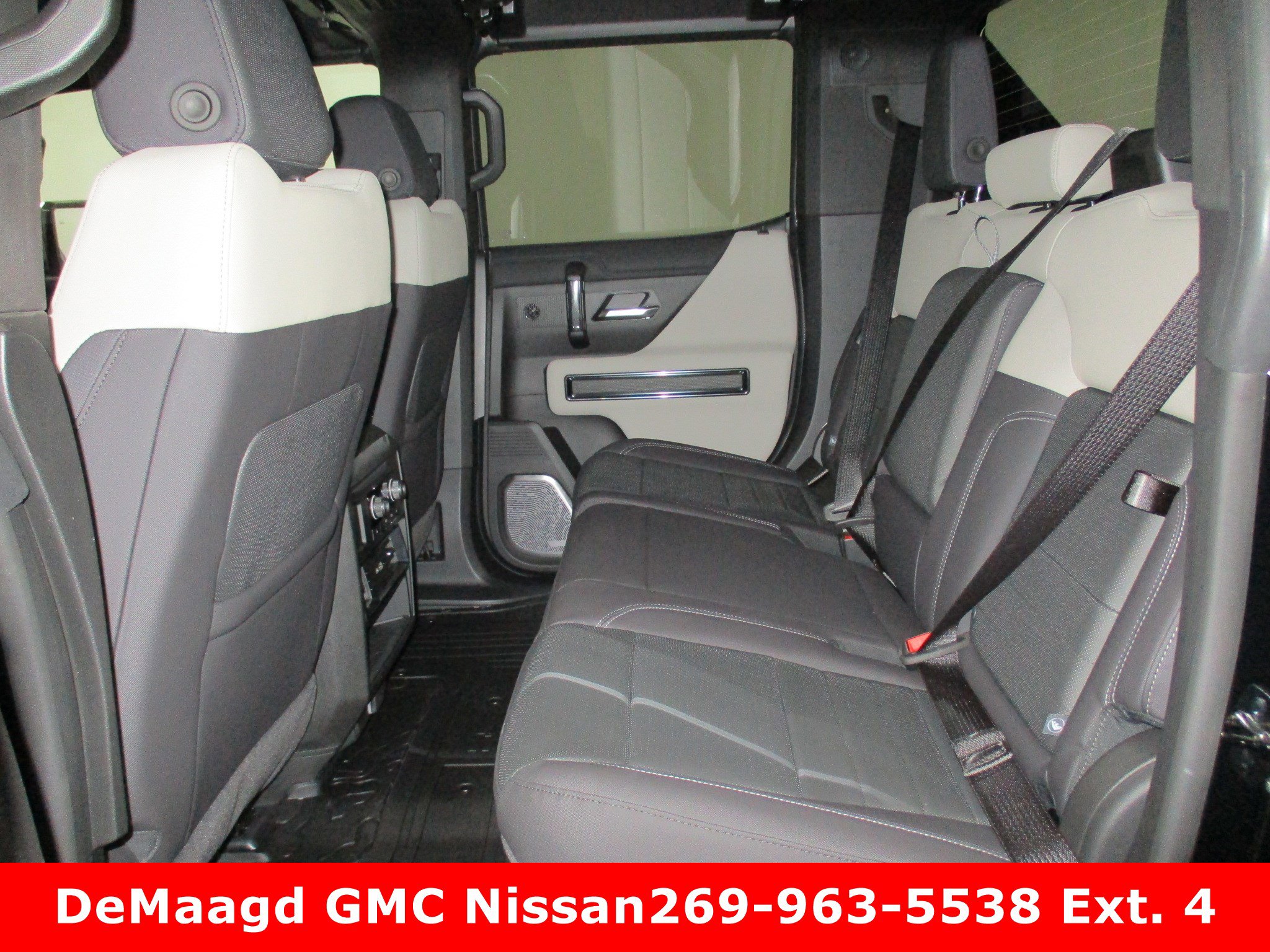 New 2026 GMC Hummer EV 4x4 Crew Cab w/ LPO, Dark Essentials Package image 31