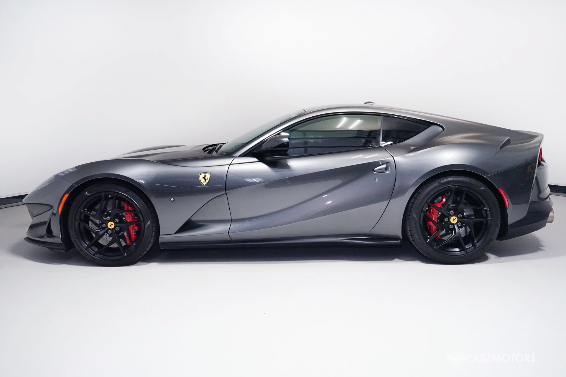 Used 2019 Ferrari 812 Superfast RWD image 5