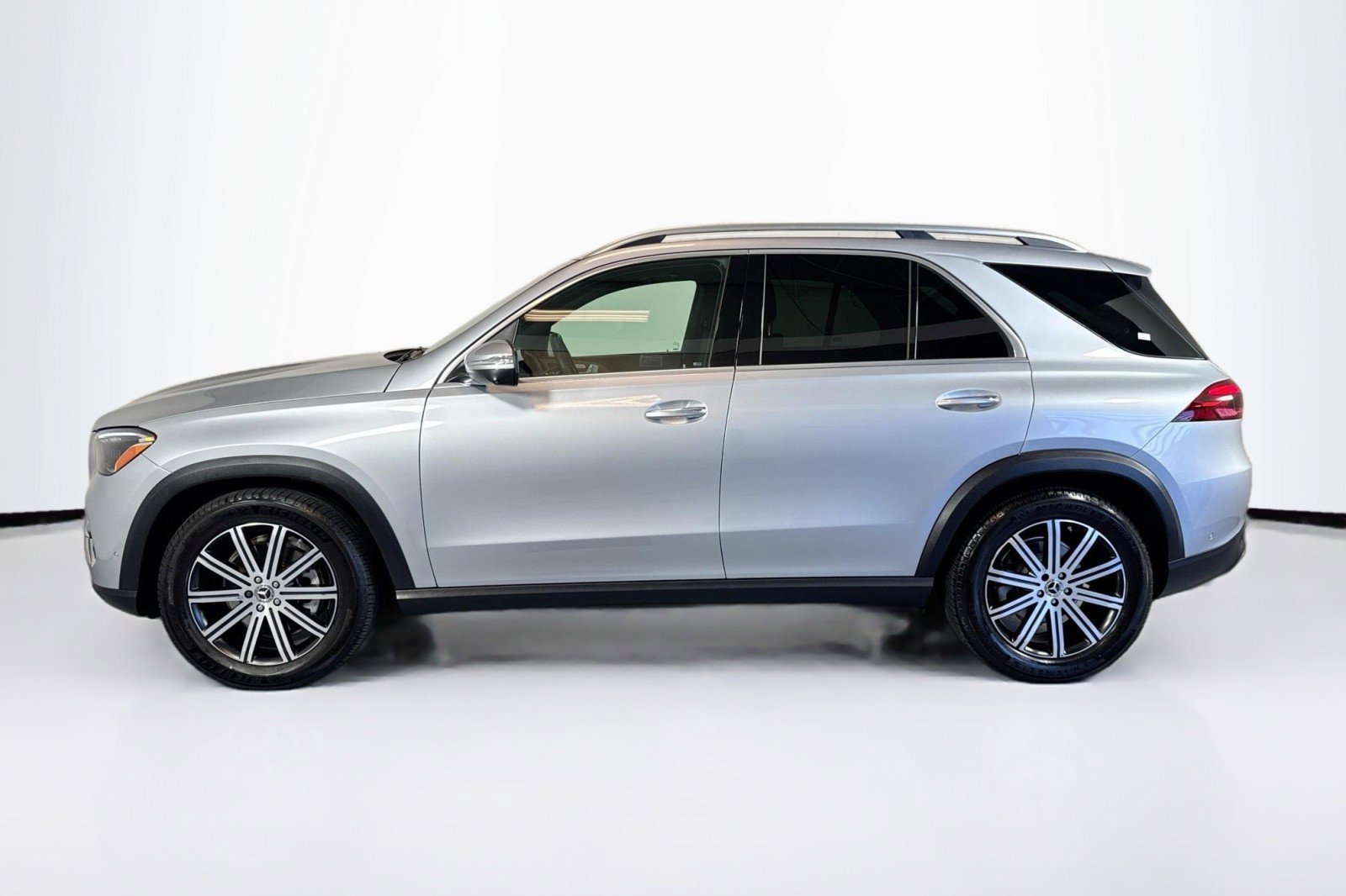 Certified 2025 Mercedes-Benz GLE 350 4MATIC w/ Winter Package image 8