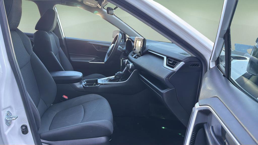 Used 2021 Toyota RAV4 LE image 11