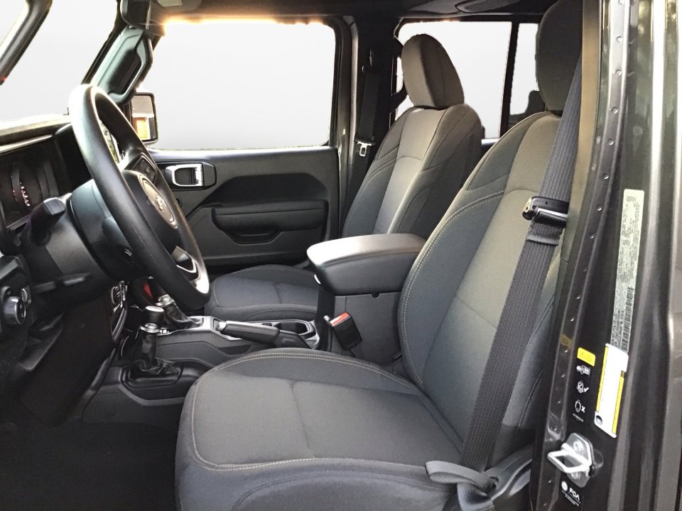 Used 2025 Jeep Gladiator Sport image 9