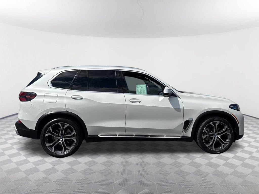 Used 2024 BMW X5 xDrive40i w/ Premium Package AWD/4WD image 3