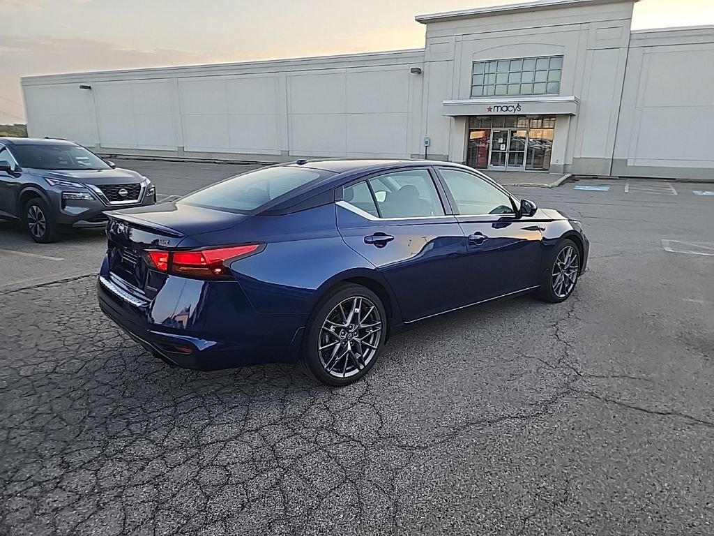 Used 2023 Nissan Altima 2.0 SR FWD image 7