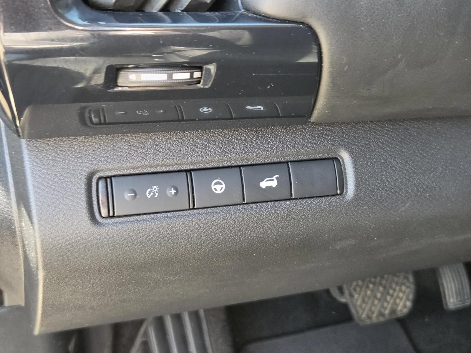 Certified 2025 Nissan Pathfinder SV FWD image 24