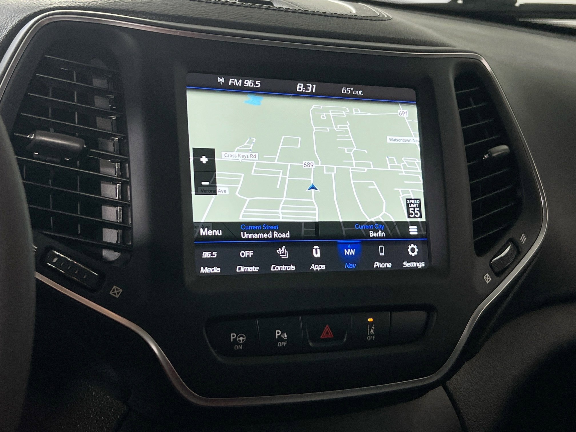 Used 2023 Jeep Cherokee Altitude Lux w/ Lux Elite Package AWD/4WD image 13