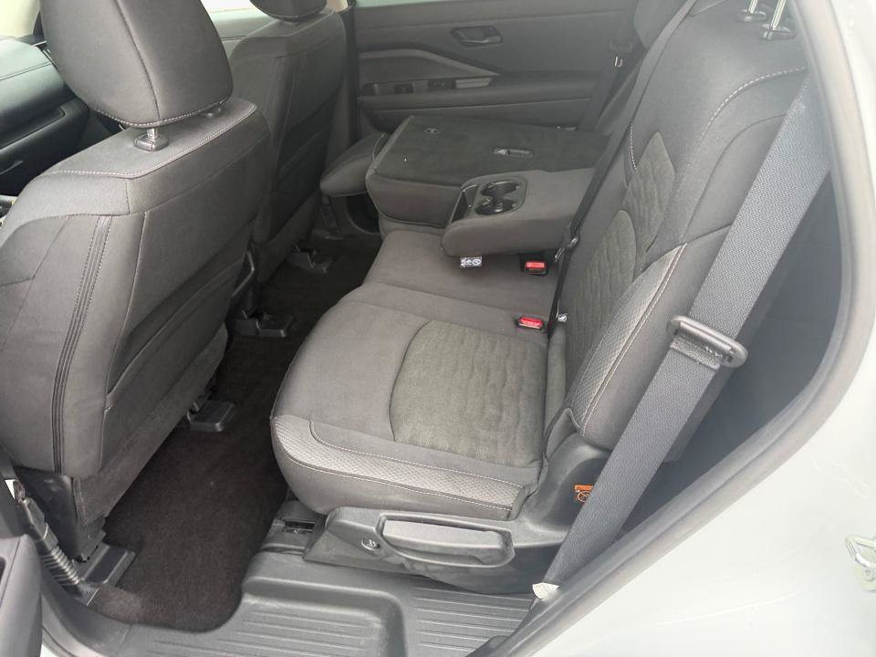 Used 2025 Nissan Pathfinder SV FWD image 13