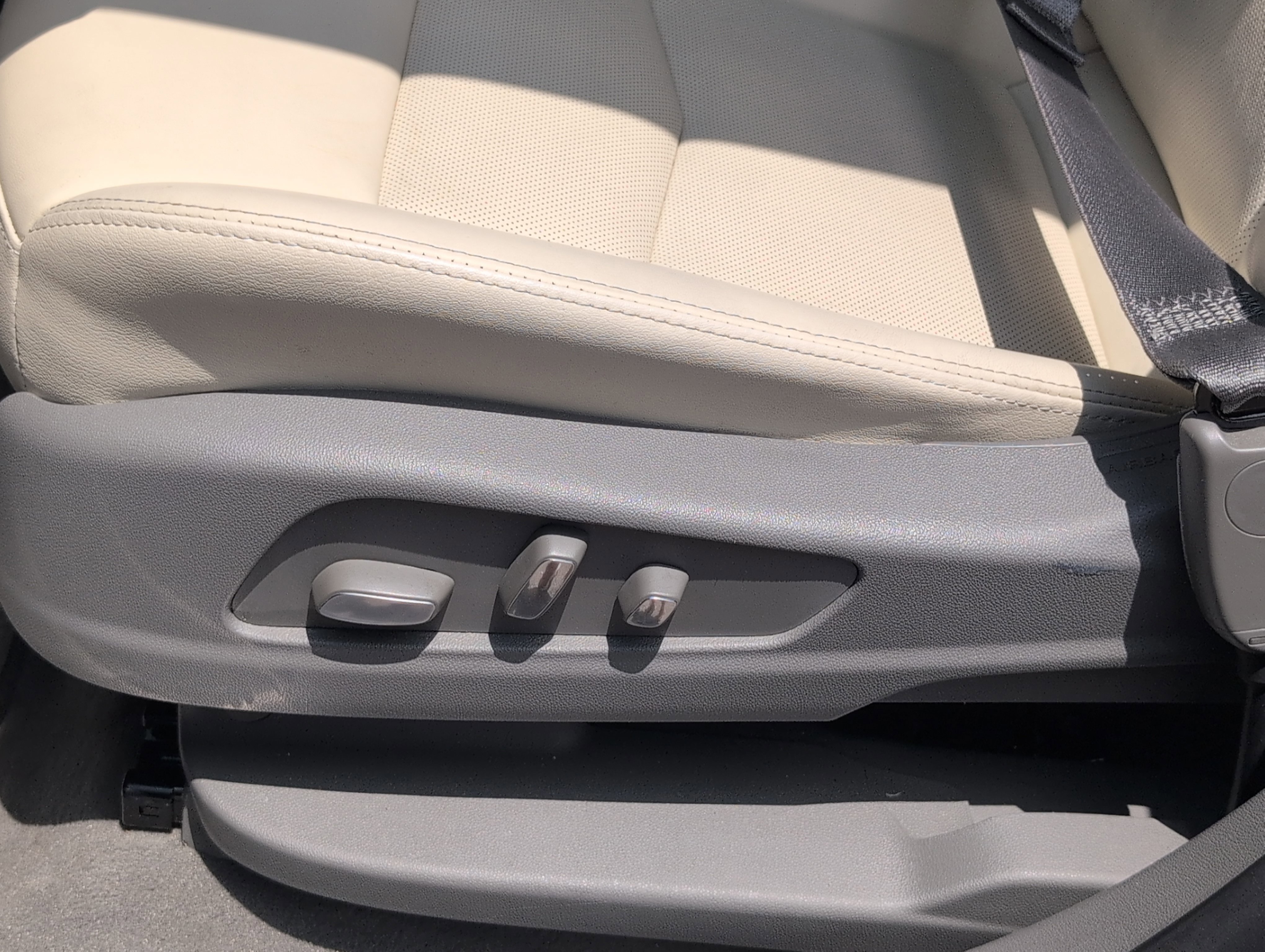 Certified 2023 Cadillac XT5 Premium Luxury w/ Technology Package FWD image 14