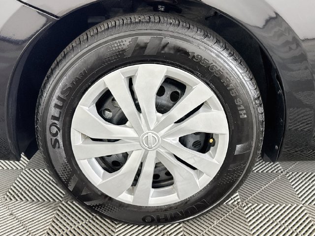 Used 2025 Nissan Versa S w/ Trunk Package FWD image 34