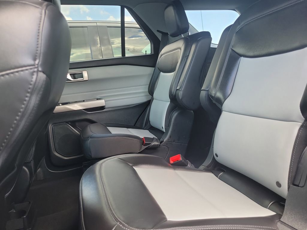 Used 2024 Ford Explorer XLT w/ Equipment Group 202A image 10
