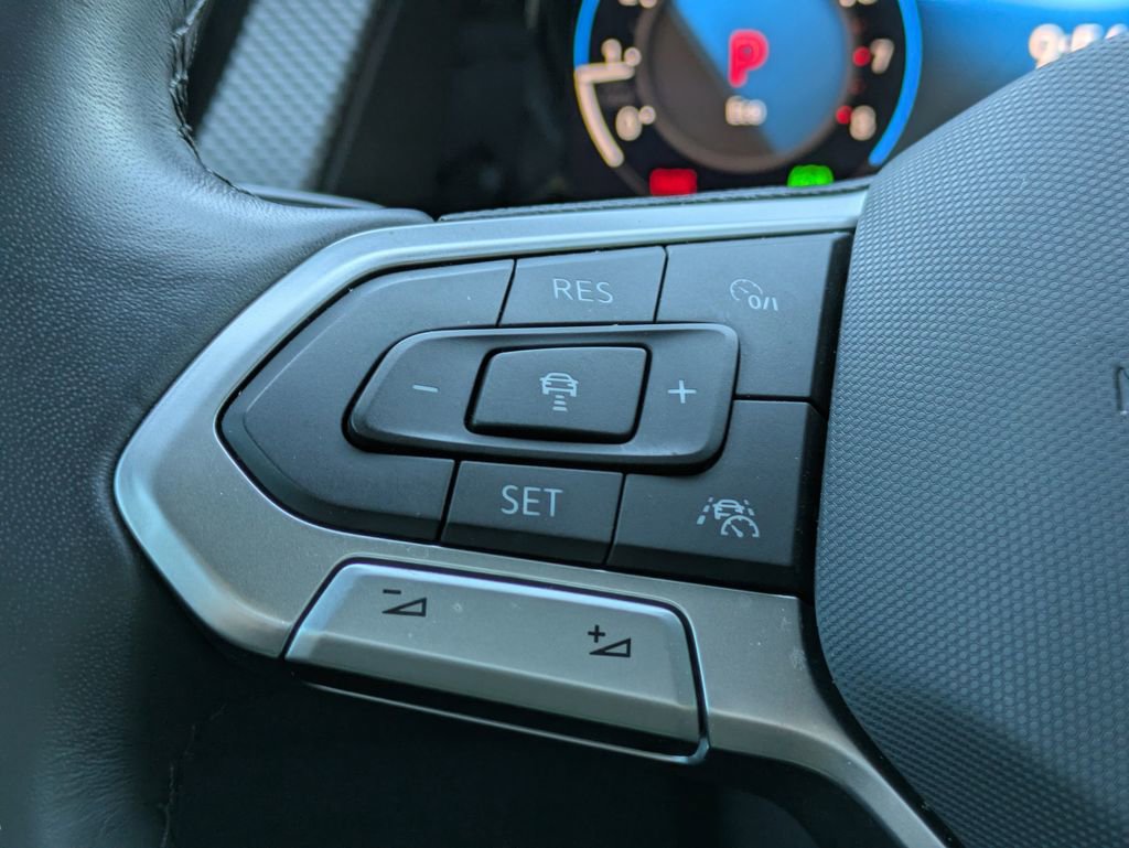 Certified 2024 Volkswagen Atlas Cross Sport SEL R-Line image 39