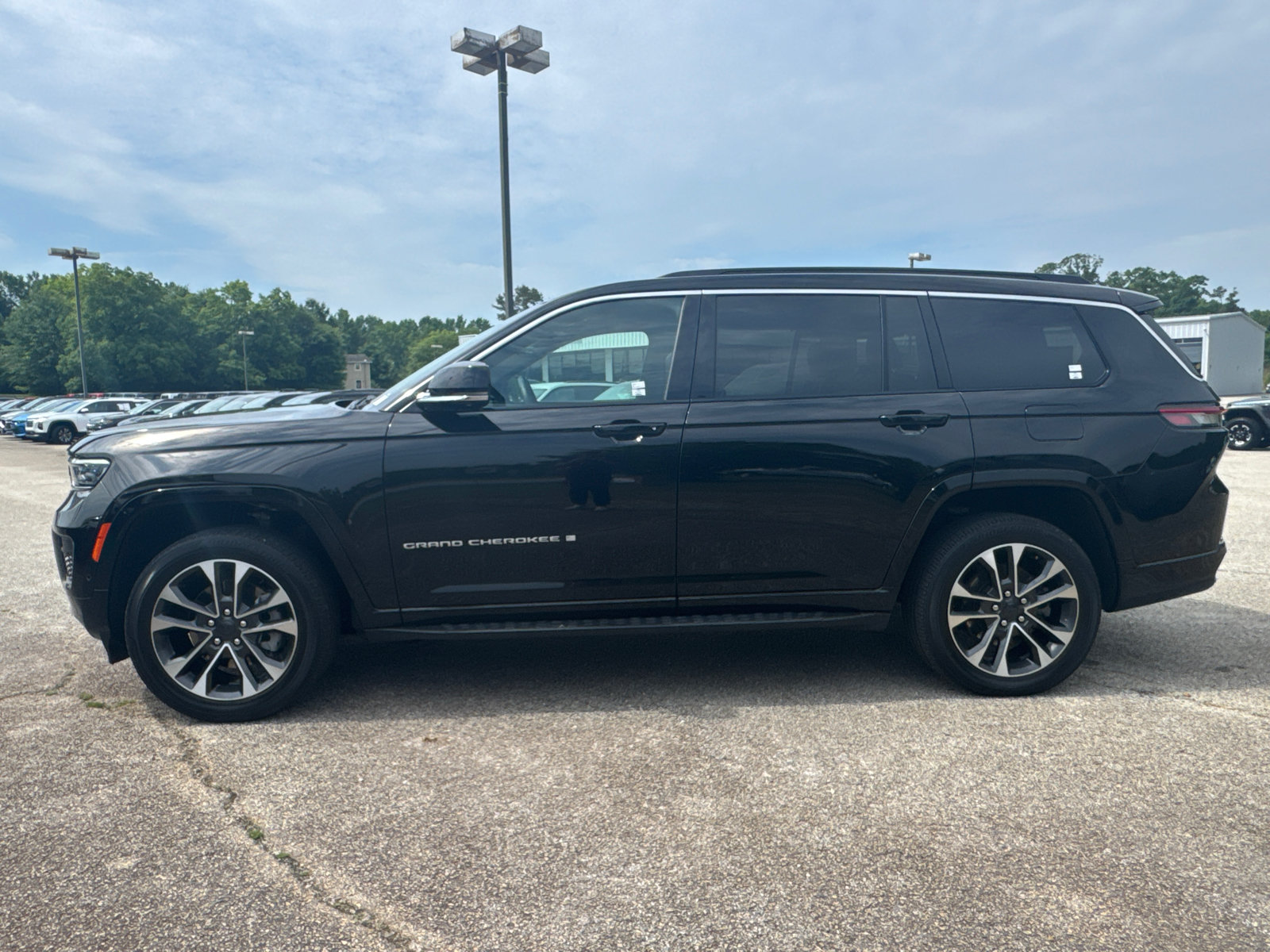 Certified 2025 Jeep Grand Cherokee L Overland w/ Advanced Protech Group III AWD/4WD image 8