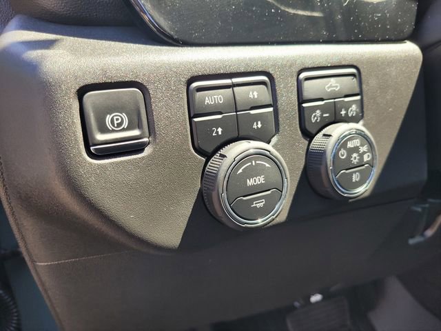 Used 2025 Chevrolet Silverado 1500 LT Trail Boss w/ Convenience Package II AWD/4WD image 17