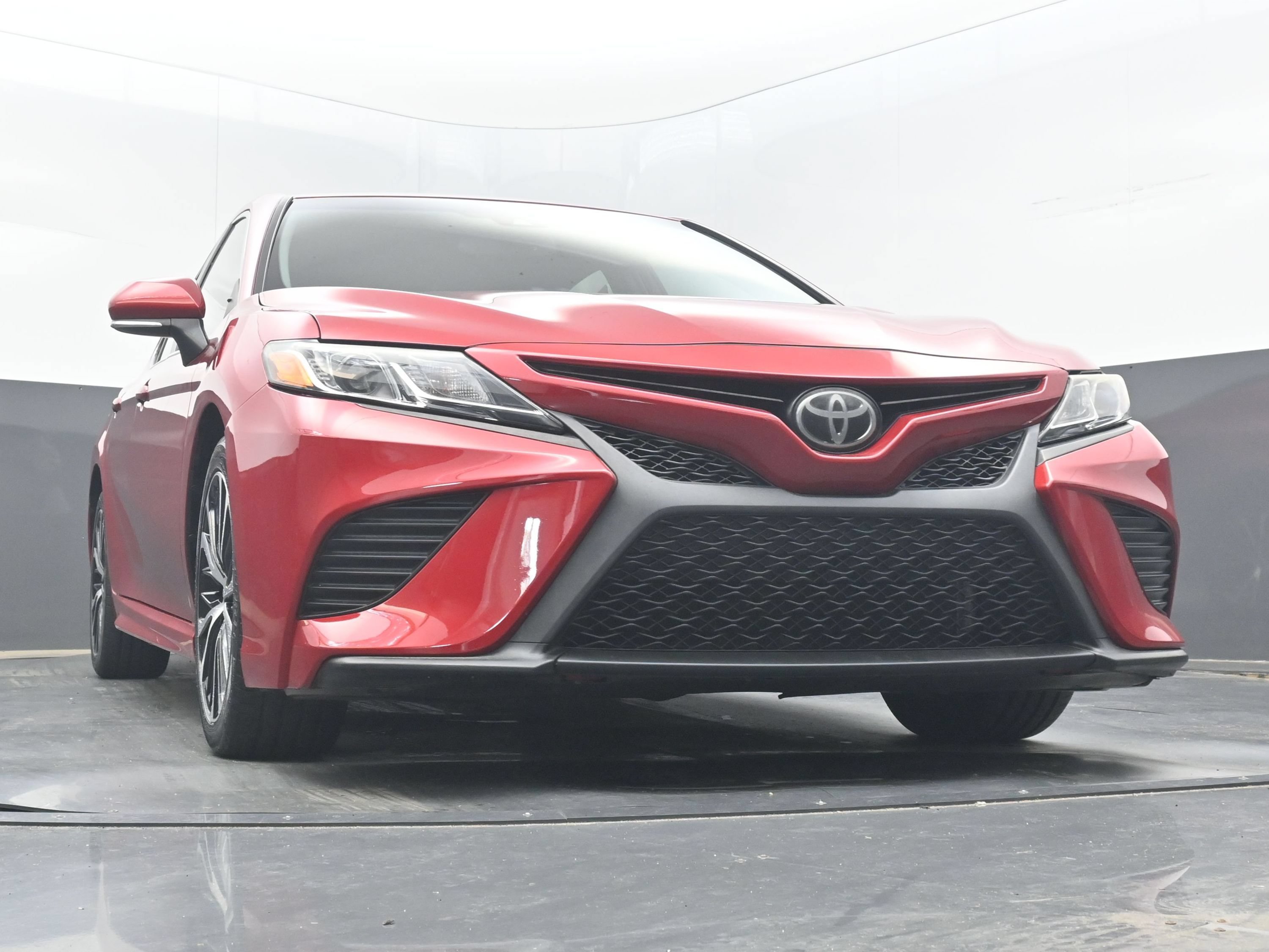 Used 2019 Toyota Camry SE w/ Convenience Package FWD image 22