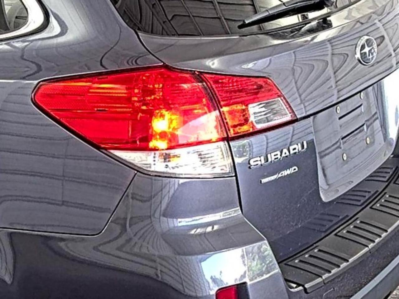 Used 2014 Subaru Outback 2.5i Premium AWD/4WD image 10