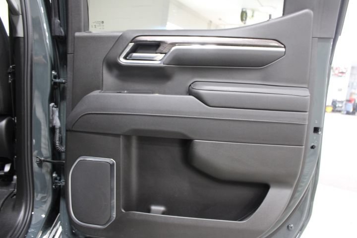 Used 2025 Chevrolet Silverado 1500 LTZ AWD/4WD image 30