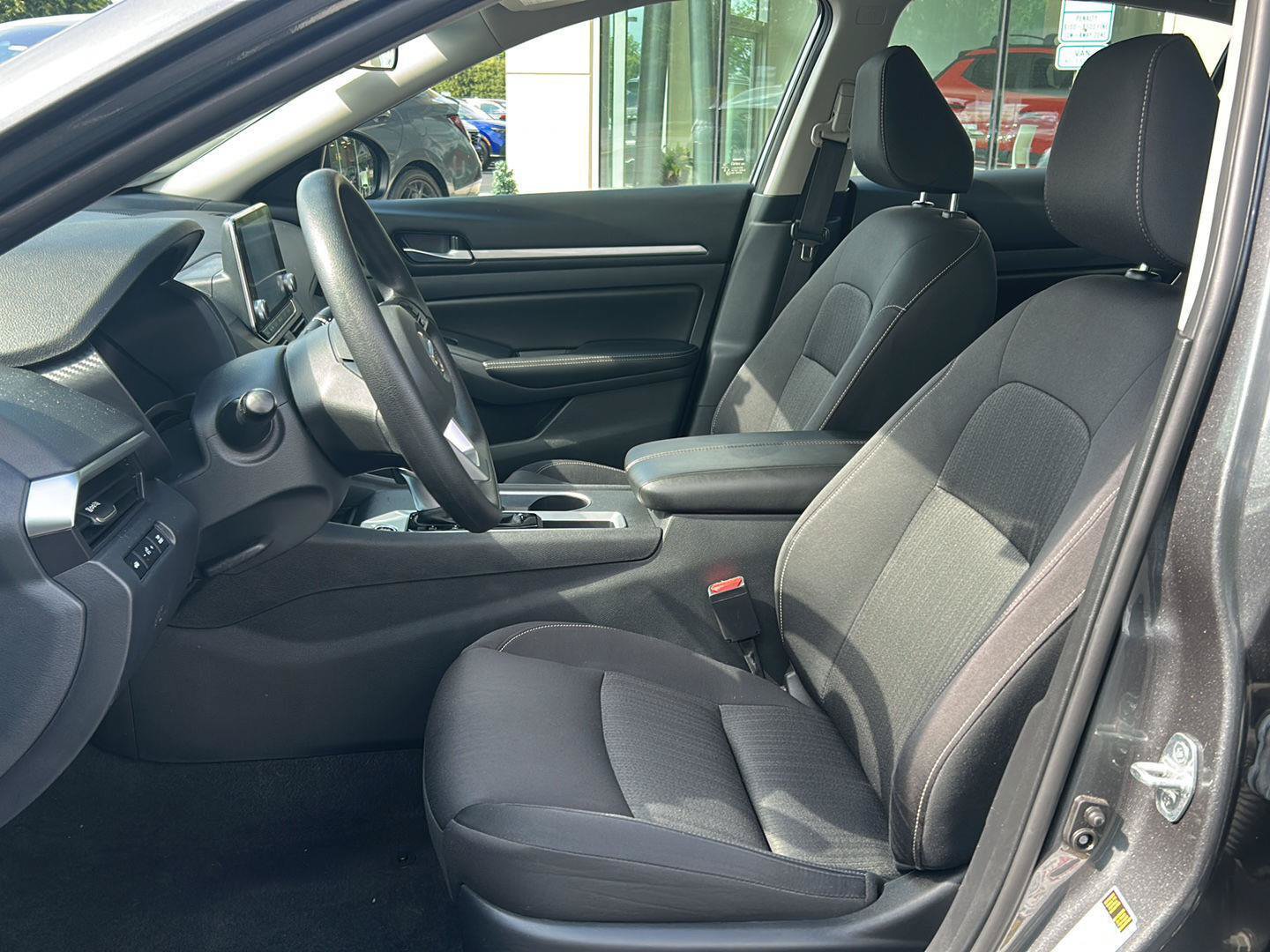 Used 2022 Nissan Altima 2.5 SV FWD image 13