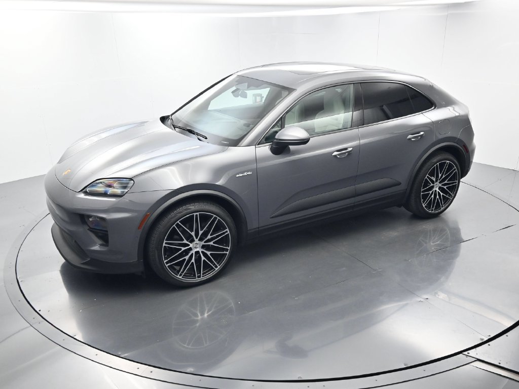 Certified 2025 Porsche Macan Electric RWD image 33