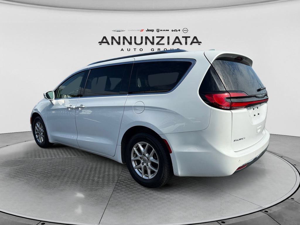 Used 2021 Chrysler Pacifica Touring-L FWD image 3