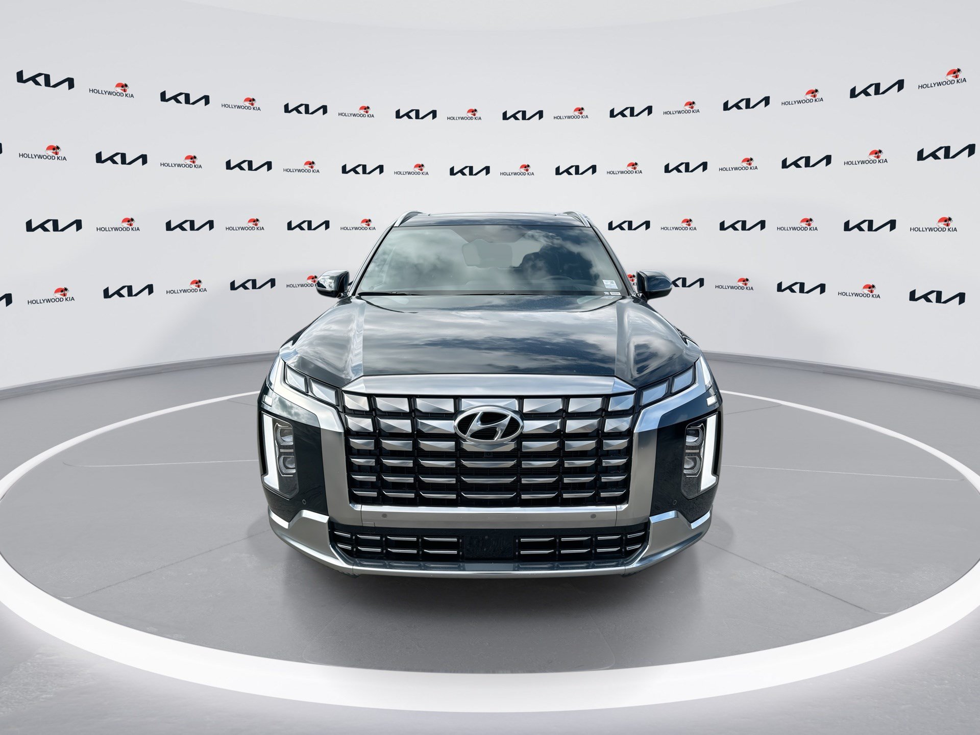 Used 2025 Hyundai Palisade Calligraphy FWD image 3