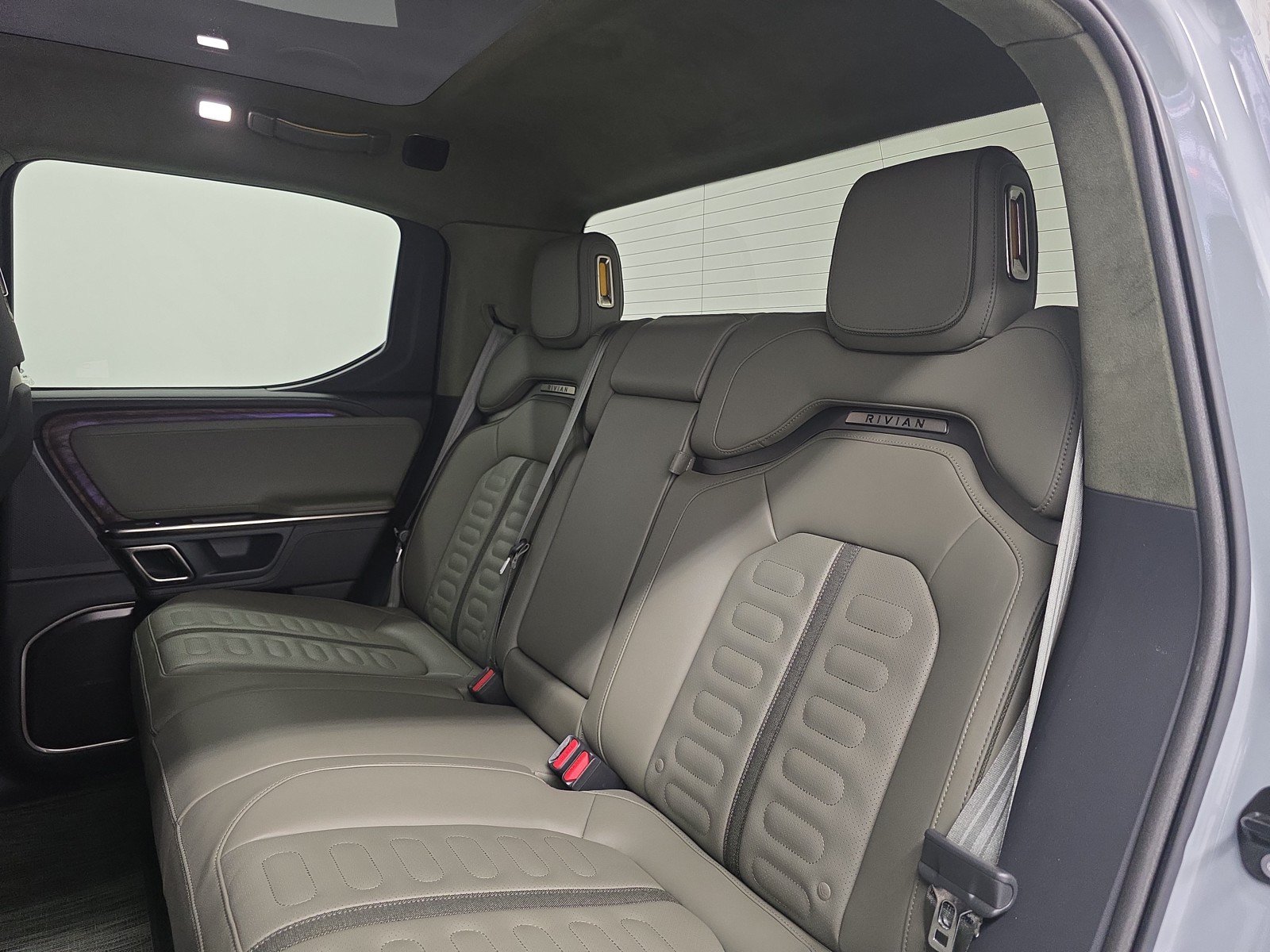 Used 2022 Rivian R1T Adventure AWD/4WD image 21
