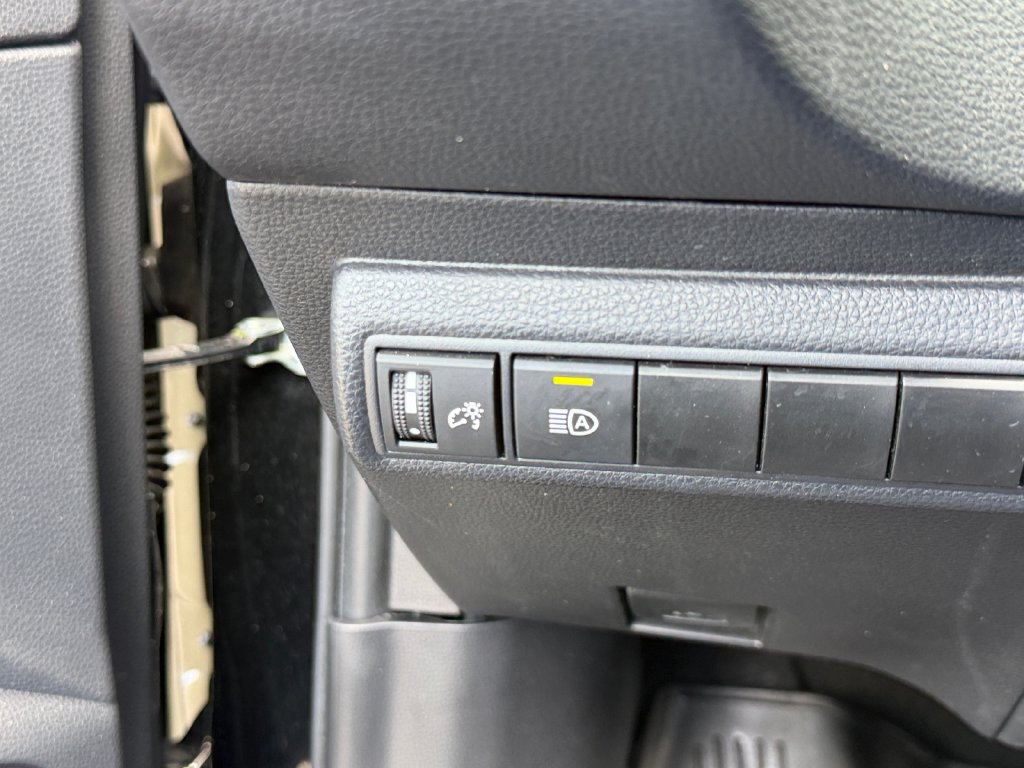Used 2025 Toyota Corolla LE FWD image 30